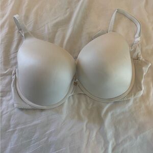 Victoria's Secret Cream Underwire Bra